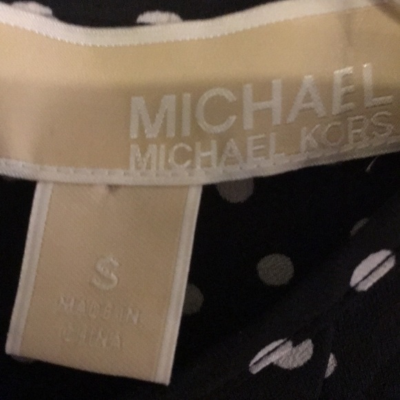 Michael Kors polka dot top. - Picture 2 of 5